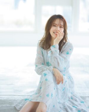 Misa Eto Instagram - ⁡
⁡
美人百花のお姉さん雑誌
@otona_hyakka 
大人百花、新創刊おめでとうございます💐💕
⁡
美人百花に初めて出させていただいてから、6年。
あの頃 私は最年少でしたが、美人百花と共に歳を重ね、ライフスタイルも大きく変わり 特に妊娠・出産は 価値観やこれまでの自分の生活と何もかもが変化しました。
⁡
赤ちゃんのお世話でメイクをしない日々が続き、じっくり自分の顔を見ることも減り。
久しぶりに見た顔は、今まで持っているファッションとは全然合わない、違和感がありました。
ライフスタイルが変わると、自分自身もアップデートの必要性がある... 私も経験を通して 皆さんと同じ悩みを抱えていました。
⁡
だからこそ、皆さんが、迷いながらもそのアップデートを楽しみながら、自分の軸というものをもう一度見つめ直すきっかけになれたら。
そんな企画に呼んでいただきました😊
子育て中の上手な力の抜き方、家族でハッピーに過ごせるメリハリの付け方、などをインタビューして頂きました💐
⁡
きっと、子育て中のママさんも多い大人百花。
over35今の等身大の私よりは少しだけお姉さんの雑誌ですが、何歳になってもママになっても私は私の持つ美しさを更新していく、大人百花の持つメッセージに私も共感しています。
⁡
ぜひ手に取っていただけたら嬉しいです✨
大人百花、本当に本当におめでとうございます！！

撮影/白木努(PEACE MONKEY) スタイリング/筒井葉子(PEACE MONKEY) ヘアメイク/山下智子