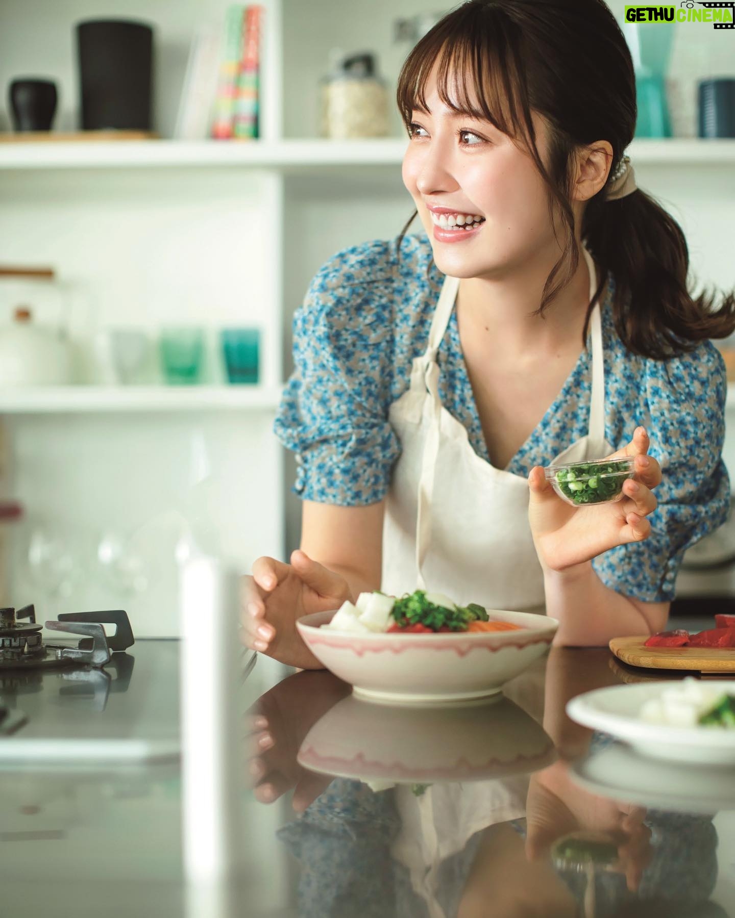 Misa Eto Instagram - 大人百花 @otona_hyakka 連載企画『アスママの毎日Wellnessごはん』 夏にぴったりなレシピをご紹介させて頂きました。 切って乗せるだけ簡単! 決めてはタレ✨ お昼ご飯は実際にスタッフの皆様とこの丼ぶりを食べましたが、皆様美味しいと言ってくださり嬉しかったです😊 食欲が落ちた夏でもご飯が進みます。 ぜひ作ってみてください! 