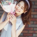 Misa Eto Instagram - ⁡ ⁡ @bijinhyakka 美人百花10月号 約1年半ぶりでしょうか、ファッションページでワンピース企画に載せていただいております☺️ 可愛い秋服が沢山なのでチェックしてみてください！ ⁡ 写真は、撮影の最後に、編集部様から復帰のお祝いで頂いたお花が嬉しくて喜んでいるショットです💐 ⁡ ⁡Photo by @suguru_kumaki ⁡ ⁡