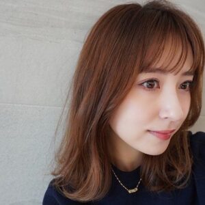 Misa Eto Instagram - ⁡ ⁡
⁡
前髪カット💇‍♀️
マジックカーラー32mmで巻いてちょうどいいくらいに。
毛先も32mmで外巻きにして顔周りだけリバース巻き。
オイルを軽くつけて、セルフヘアセットも簡単。
今、前髪は短めで後ろはロングに伸ばし中です✨
⁡
もう8年以上ずっと私の髪をケアしてくれてる @shingo_kawada さん🫰🏻🤍
⁡