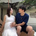 Misa Eto Instagram - ⁡ ⁡ この度、第二子となる新しい命を授かりました🕊️ この冬、源田家に新しい家族が加わります。 ⁡ 日々強くなる胎動をしっかり感じ、赤ちゃんと一心同体でいられるこの尊い期間を大切に感じながら、毎日を過ごしています👶🏻 ⁡ 今回も安定期に入るまで悪阻に悩まされましたが、息子のおかげで慌ただしく過ぎていきました😂 色々な症状が第一子の時とは全く違うので、赤ちゃんの個性のようなものを既に感じています。 ⁡ 今回は家族でセルフ撮影してみました！ スリーショットが撮りたくて挑戦したのですが、結果はご覧の通りです。笑 ⁡ 息子も、私がお腹を指差すと赤ちゃんの名前を呼んでくれます。 お腹をなでなでしてくれて、少しずつ分かってきているのかな？と思います☺️ 息子にとっては両親を独り占めできるのはあと少しなので、三人で過ごす時間を大切に、みんなで新しい赤ちゃんの誕生を楽しみに過ごしていきたいと思います🐣 ⁡ ⁡ 家族でお出かけしていて 声をかけて頂くことも多いのですが、これからオフで赤ちゃんのお買い物など行く予定で お腹も大きく目立ってきたので、ここでご報告させて頂きました！ ⁡ 今後とも 宜しくお願い致します😌✨ ⁡