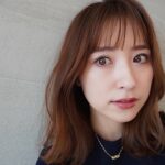 Misa Eto Instagram - ⁡ ⁡ ⁡ 前髪カット💇‍♀️ マジックカーラー32mmで巻いてちょうどいいくらいに。 毛先も32mmで外巻きにして顔周りだけリバース巻き。 オイルを軽くつけて、セルフヘアセットも簡単。 今、前髪は短めで後ろはロングに伸ばし中です✨ ⁡ もう8年以上ずっと私の髪をケアしてくれてる @shingo_kawada さん🫰🏻🤍 ⁡