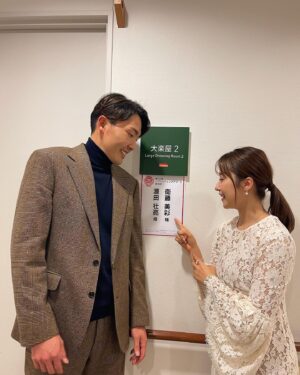 Misa Eto Instagram - ⁡
⁡
人気育児雑誌が選ぶ子育てトレンド
「第15回 ペアレンティングアワード」カップル部門を受賞して、授賞式に呼んで頂きました。
このような素敵な場を頂き、感謝の気持ちでいっぱいです。
この賞を励みに、今後もコミュニケーションをしっかり取りながら 子育てに前向きに取り組んでいけるよう、力を合わせて頑張っていきます！

夫婦で初めてこのような式に参加させていただいて、私自身久しぶりの登壇で緊張していたのですが夫の方はもっと緊張していたようで...
右手右足、同時に出ていました😂(画像6枚目)
そしてスタンバイ中、何度も口が乾いたと水を飲む😂
本当に凄い飲むもんだからそれに釣られて私も飲む。
登壇直前なのに、私はトイレに行きたくなってドレスは脱げないしでずっと我慢しておりました。
そんな顔には見えないでしょ？笑
そこは根性で👊🏻🤍笑⁡

普段はなかなかない夫婦でのお仕事、新鮮でとても楽しかったです！
ありがとうございました✨
⁡
ヘアメイク @mitsuteru_asahi 
衛藤美彩
ワンピース #SELF-PORTRAIT
ジュエリー @tasaki_intl 
靴 @jimmychoo 
源田壮亮
スーツ・ニット @ralphlauren 
靴 @jimmychoo 
⁡