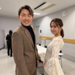 Misa Eto Instagram - ⁡ ⁡ 人気育児雑誌が選ぶ子育てトレンド 「第15回 ペアレンティングアワード」カップル部門を受賞して、授賞式に呼んで頂きました。 このような素敵な場を頂き、感謝の気持ちでいっぱいです。 この賞を励みに、今後もコミュニケーションをしっかり取りながら 子育てに前向きに取り組んでいけるよう、力を合わせて頑張っていきます！ 夫婦で初めてこのような式に参加させていただいて、私自身久しぶりの登壇で緊張していたのですが夫の方はもっと緊張していたようで... 右手右足、同時に出ていました😂(画像6枚目) そしてスタンバイ中、何度も口が乾いたと水を飲む😂 本当に凄い飲むもんだからそれに釣られて私も飲む。 登壇直前なのに、私はトイレに行きたくなってドレスは脱げないしでずっと我慢しておりました。 そんな顔には見えないでしょ？笑 そこは根性で👊🏻🤍笑⁡ 普段はなかなかない夫婦でのお仕事、新鮮でとても楽しかったです！ ありがとうございました✨ ⁡ ヘアメイク @mitsuteru_asahi 衛藤美彩 ワンピース #SELF-PORTRAIT ジュエリー @tasaki_intl 靴 @jimmychoo 源田壮亮 スーツ・ニット @ralphlauren 靴 @jimmychoo ⁡