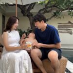 Misa Eto Instagram - ⁡ ⁡ この度、第二子となる新しい命を授かりました🕊️ この冬、源田家に新しい家族が加わります。 ⁡ 日々強くなる胎動をしっかり感じ、赤ちゃんと一心同体でいられるこの尊い期間を大切に感じながら、毎日を過ごしています👶🏻 ⁡ 今回も安定期に入るまで悪阻に悩まされましたが、息子のおかげで慌ただしく過ぎていきました😂 色々な症状が第一子の時とは全く違うので、赤ちゃんの個性のようなものを既に感じています。 ⁡ 今回は家族でセルフ撮影してみました！ スリーショットが撮りたくて挑戦したのですが、結果はご覧の通りです。笑 ⁡ 息子も、私がお腹を指差すと赤ちゃんの名前を呼んでくれます。 お腹をなでなでしてくれて、少しずつ分かってきているのかな？と思います☺️ 息子にとっては両親を独り占めできるのはあと少しなので、三人で過ごす時間を大切に、みんなで新しい赤ちゃんの誕生を楽しみに過ごしていきたいと思います🐣 ⁡ ⁡ 家族でお出かけしていて 声をかけて頂くことも多いのですが、これからオフで赤ちゃんのお買い物など行く予定で お腹も大きく目立ってきたので、ここでご報告させて頂きました！ ⁡ 今後とも 宜しくお願い致します😌✨ ⁡