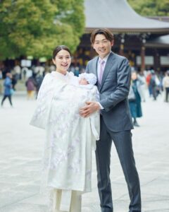 Misa Eto Instagram - ⁡ ⁡ 2年前と同じ場所で お宮参り。 娘の生後1ヶ月、無事に迎えられて良かった😌 photo 🤍 @tenten_insta hair 🤍 @mii.hana_ ⁡
