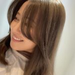 Misa Eto Instagram - ⁡ ⁡ 先日、ひさびさ美容院💇‍♀️ カラーはいつもお任せで最高な色にしてくれる川田さん @shingo_kawada ⁡ ずっと伸ばしてる前髪を整えてもらって、流れが綺麗になって巻きやすくなったー！ この日は後ろの髪は巻いていないけど、巻くと全体が馴染むような前髪にしてもらいました。 前髪は50mmのカーラーで作っています メイク中にくるっと巻いて、終わったらカーラー取るだけでこんな感じになるから時短でhappy🙆🏼‍♀️🤍 ⁡ ⁡#newhair