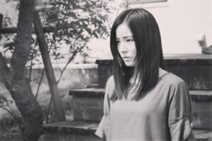 Misako Renbutsu Instagram - 🫀

改めて、連続ドラマW #坂の上の赤い屋根
最後までご覧くださった皆さま
ありがとうございました💐

想像を遥かに超えて
礼子を受け取ってもらえた気がして、
とても嬉しかったです。
礼子への温かい言葉を目にするたびに、
礼子が劇中で渇望していたものが
ここにきてやっと手に入った気がして、
読むたびに鼻の奥がツンとする
初めての感覚を味わいました。
なんだかんだ、私の中には礼子の欠片がまだ在るのかなぁ。
それもまたなんだか嬉しかった。

礼子、大好きだよー。
どこかで必ず幸せになってね。