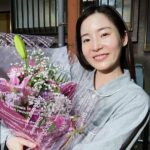 Misako Renbutsu Instagram - 🫀 改めて、連続ドラマW #坂の上の赤い屋根 最後までご覧くださった皆さま ありがとうございました💐 想像を遥かに超えて 礼子を受け取ってもらえた気がして、 とても嬉しかったです。 礼子への温かい言葉を目にするたびに、 礼子が劇中で渇望していたものが ここにきてやっと手に入った気がして、 読むたびに鼻の奥がツンとする 初めての感覚を味わいました。 なんだかんだ、私の中には礼子の欠片がまだ在るのかなぁ。 それもまたなんだか嬉しかった。 礼子、大好きだよー。 どこかで必ず幸せになってね。