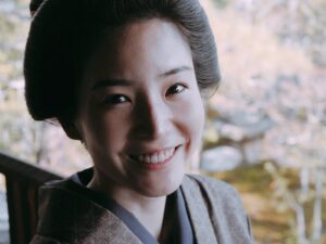 Misako Renbutsu Instagram - 映画 天外者、本日無事に公開初日を迎えることができました。今日の夕日、なんかかっこよかったなぁ。

2枚目の写真は、現場にて。春馬っちが自前のカメラで撮ってくれたものです。(高校時代のあだ名で今も呼んでいます）(こうして文字に起こすとちょっと恥ずかしい）
この時、普通にしててーと言われたものの気恥ずかしくて、結局笑ってしまっている私。笑

3.4枚目は、私がアップする日だったかな？
綺麗だなーと思って撮りました。いい顔してるね。

初日を迎えた今、静かに願っています。作品を観てくださる方の心に、いつまでも彼の情熱が残り続けてくれたらいいな、と。どこにも正解はないけど、とっても頑張ってたことは間違いないから。

彼の、五代さんの想いが、届きますように。