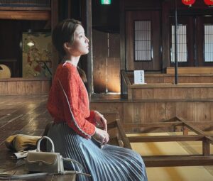 Misako Renbutsu Instagram - 🐣

映画 #女優は泣かない

ついに本日から公開です！
ついに、と書いてしまうくらい、紆余曲折あった、難産だった作品です。巣立つんだなぁ、嬉しいなあ。
-
がむしゃらに、夢と闘う人たちのお話です。
壁にぶつかっては、壁を叩き壊そうとしたり、傷だらけでよじ登ろうとしたり、やっぱり無理！って壁の前で不貞寝したり。
そんな泥臭い、不器用な人間臭さが、キラキラ輝いてる映画だと思います。

そんな愛おしい彼女たちが、たくさんの人に届きますように。ぜひ劇場でご覧ください🕊️

あ〜〜なんかずっと心の中にいた梨枝が、飛んでった気がするな〜〜

@joyuwanakanai