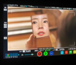 Misako Renbutsu Instagram - 🐣

映画 #女優は泣かない

ついに本日から公開です！
ついに、と書いてしまうくらい、紆余曲折あった、難産だった作品です。巣立つんだなぁ、嬉しいなあ。
-
がむしゃらに、夢と闘う人たちのお話です。
壁にぶつかっては、壁を叩き壊そうとしたり、傷だらけでよじ登ろうとしたり、やっぱり無理！って壁の前で不貞寝したり。
そんな泥臭い、不器用な人間臭さが、キラキラ輝いてる映画だと思います。

そんな愛おしい彼女たちが、たくさんの人に届きますように。ぜひ劇場でご覧ください🕊️

あ〜〜なんかずっと心の中にいた梨枝が、飛んでった気がするな〜〜

@joyuwanakanai