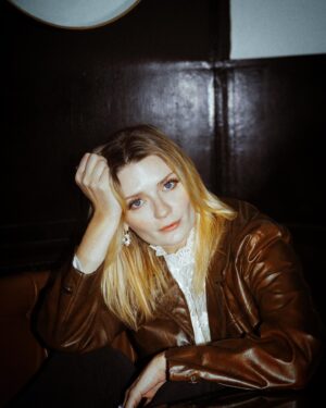 Mischa Barton Instagram - Wanna hang?