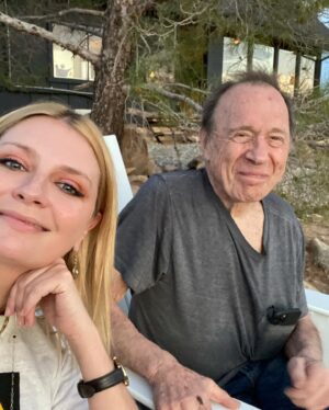 Mischa Barton Instagram - Joshua Tree 🦎🌵🌴🥬 dump