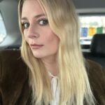 Mischa Barton Instagram - My perfect Spring hair, ready for my next role thank you so much @glorib Sally herschberger salon 💇🏼‍♀️ I love it. What a crazy transformation 🤍 Australia here I come 🇦🇺
