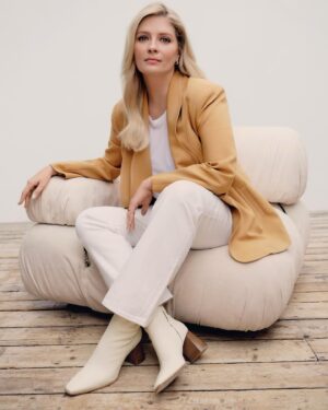 Mischa Barton Instagram - @theststyle @charlottehadden @flossiesaunders
@kirstinpiggott @yuminakadadingle @63sunstudio