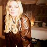 Mischa Barton Instagram - my fave London behind the scenes 📸 captured by lovely @pixielevinson 📀🦁🕰️ 📺🤎