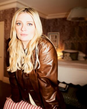 Mischa Barton Instagram - my fave London behind the scenes 
📸 captured by lovely @pixielevinson 
📀🦁🕰️ 📺🤎