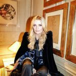 Mischa Barton Instagram - my fave London behind the scenes 📸 captured by lovely @pixielevinson 📀🦁🕰️ 📺🤎