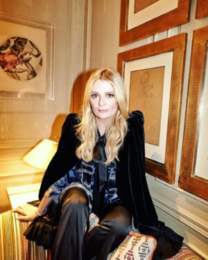 Mischa Barton Instagram - my fave London behind the scenes 
📸 captured by lovely @pixielevinson 
📀🦁🕰️ 📺🤎