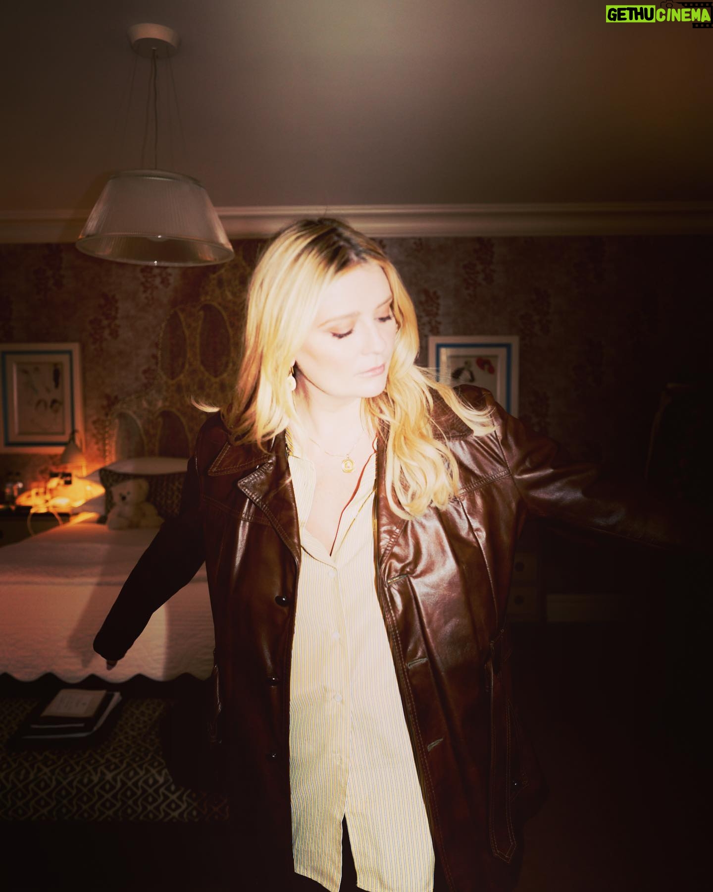 Mischa Barton - 19.6K Likes - my fave London behind the scenes
📸 captured by lovely @pixielevinson
📀🦁🕰️ 📺🤎
