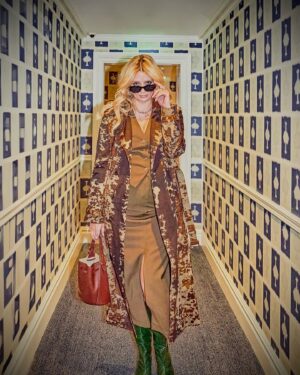 Mischa Barton Instagram - 🇬🇧 

@pixielevinson 
@adelecany
@acnestudios

@sarahreygate

@alexpriceglam