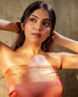 Misha Narang Instagram - ❤️❤️
.
.
📸: @ayushgoenka_ 

#instagood #instadaily #saree #portrait #pictureoftheday #mishanarang