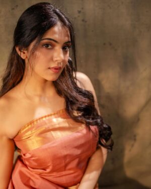Misha Narang Instagram - ❤️❤️
.
.
📸: @ayushgoenka_ 

#instagood #instadaily #saree #portrait #pictureoftheday #mishanarang