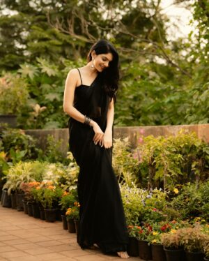 Misha Narang Instagram - 🖤🖤
.
.
📸: @nikhilmore77 

#instagram #instadaily #saree #photooftheday #photoshoot #portrait #mishanarang