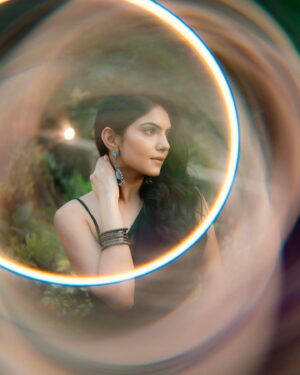 Misha Narang Instagram - 🖤🖤
.
.
📸: @nikhilmore77 

#instagram #instadaily #saree #photooftheday #photoshoot #portrait #mishanarang