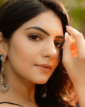 Misha Narang Instagram - 🖤🖤
.
.
📸: @nikhilmore77 

#instagram #instadaily #saree #photooftheday #photoshoot #portrait #mishanarang