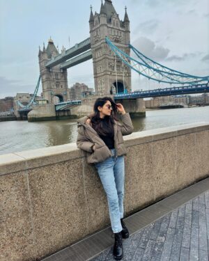 Misha Narang Instagram - Money can’t buy happiness but it can buy a ticket to London 🇬🇧

#travel #london #londonbridge #toweroflondon #towerbridge #instagood #instadaily #mishanarang