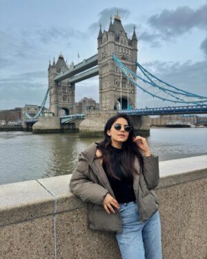 Misha Narang Instagram - Money can’t buy happiness but it can buy a ticket to London 🇬🇧

#travel #london #londonbridge #toweroflondon #towerbridge #instagood #instadaily #mishanarang