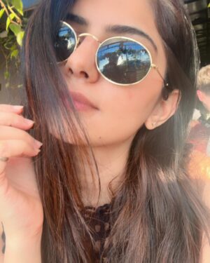 Misha Narang Instagram - Hope your Sunday is Sundaying ✨

#weekend #weekendvibes #sunday #sunlight #food #sunkissed #mishanarang