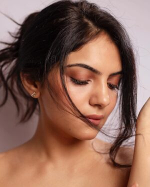 Misha Narang Instagram - Applying moisturiser?
Naahhhh… just pretending 😅
.
.
.
.
.

PS: what’s stopping @vaselineindia @pondsindia @niveaindia @thebodyshopindia @thefaceshopindia_official etc etc etc to cast me in their ads 😅😅

#instagram #instadaily #portrait #pictureoftheday #photography #bodyshop #faceshop #nivea #ponds #vaseline #mishanarang