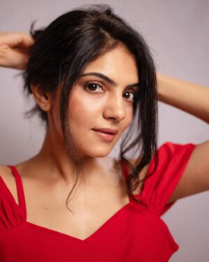 Misha Narang Instagram - ❤️❤️

#pictureoftheday #instafit #instadaily #portrait #portraitphotography #red #reddress #photoshoot #mishanarang