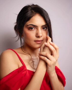 Misha Narang Instagram - ❤️❤️

#pictureoftheday #instafit #instadaily #portrait #portraitphotography #red #reddress #photoshoot #mishanarang