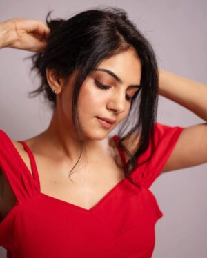 Misha Narang Instagram - ❤️❤️

#pictureoftheday #instafit #instadaily #portrait #portraitphotography #red #reddress #photoshoot #mishanarang