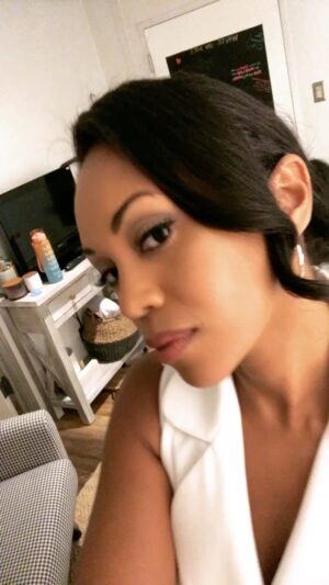 Mishael Morgan Instagram - It’s a bun kinda day 😉. Back in the office today! 
#updo #yr @youngandrestlesscbs