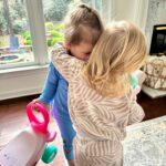 Missy Franklin Instagram - A much needed cousin weekend🩷 So special seeing the love these girls share and how much they enjoy being together. Nothing makes me happier as a mama than knowing my daughter will have these unbelievably special relationships with family like Carter bug for her whole life🫶🏻 Thanks for giving us a built in bestie @neiljohnson_ and @lauren.e.johnson_ 🩷