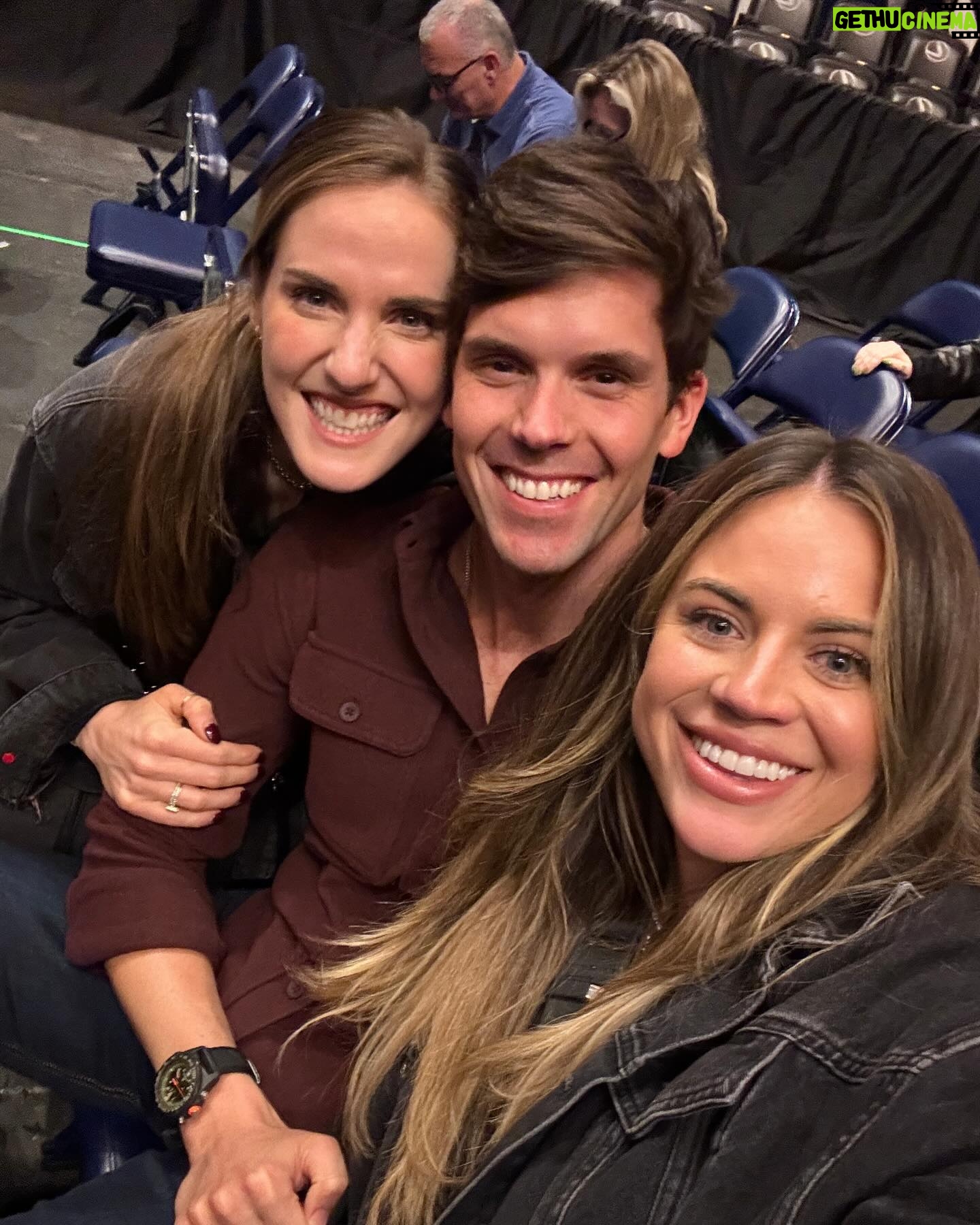 Missy Franklin Instagram - Magical💫Moments✨ So beyond thankful to EVERYONE who has made this holiday season feel so special. Especially, our beautiful two year old. Seeing this time of year through your child’s eyes is more fulfilling than I could have ever dreamed of. Special shout out to @thayesjohnson for being the best and most supporting husband and life partner, even when his wife gets overtaken by the Christmas spirit and signs them up to do alllll the things🤗🎅🏼😍