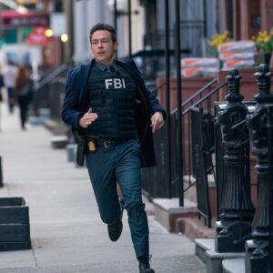 Missy Peregrym Instagram - Absolutely fine to watch my team do all the hard work. 
New @fbicbs episode tonight!