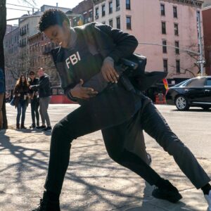 Missy Peregrym Instagram - Absolutely fine to watch my team do all the hard work. 
New @fbicbs episode tonight!