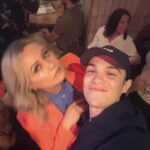 Mitsou Gélinas Instagram – À qui le p’tit cœur après 9h? Est-ce à moi? Est-ce à toi? @lennikim est venu se divertir à la création du nouveau podcast de @trannawintour, juste avant de sauter dans un nouveau rôle…