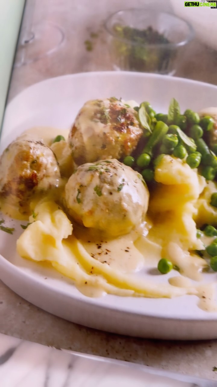 Mitsou Gélinas Instagram - Les polpettes à la suédoise de #MitsouCuisine faites bien vite : Un bon souper… et un excellent lunch pour demain ;) @praticopratiques