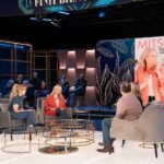 Mitsou Gélinas Instagram - Quelle heureuse discussion à @cafinitbienlasemainetva avec @juliebelanger1 que je ne vois jamais assez souvent à mon goût, @jmanctil et @rosalievaillancourt 🍍 Le fun aussi de porter du lin pour le printemps qui s’en vient! Veste @massimodutti les 👖 les plus confo de la saison chez @walkinboutique les bijoux de @pilgrim.canada 🤍