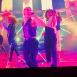 Mitsou Gélinas Instagram – Ah ben! Ah ben! @lennikim qui refait Dis moi Dis Moi à @emissionzenith 🤍🤍🤍 On se serait tous pitchés sur la scène avec cet artiste nous aussi, @cloutierv !