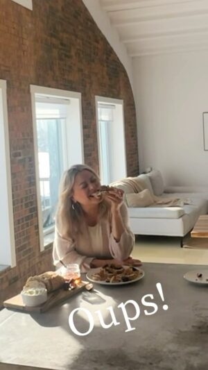Mitsou Gélinas Instagram - Les figues sont difficiles à «shooter», mais si bonnes à goûter! 

Le magazine Mitsou cuisine sera en kiosque le 1er février, mais on vous dévoile la recette des tartines aux figues en primeur sur MitsouMagazine.com!