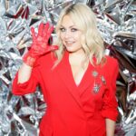 Mitsou Gélinas Instagram – Tonight is the night! Félicitations à tous les participants, aux créateurs et aux techniciens qui ont mis tout leur cœur pour faire de cette 10e édition un succès! @lavoixtva @laurence_nerbonne 19:30 ! Merci @bertexertier pour les photos fabuleuses!