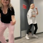Mitsou Gélinas Instagram – Avec ma grippe, ca se peut que je divague encore un peu avant de me rendre sur la scène de @lavoixtva avec @laurence_nerbonne ♥️ Pour voir le ‘real deal’ c’est demain 19:30 sur @tvareseau